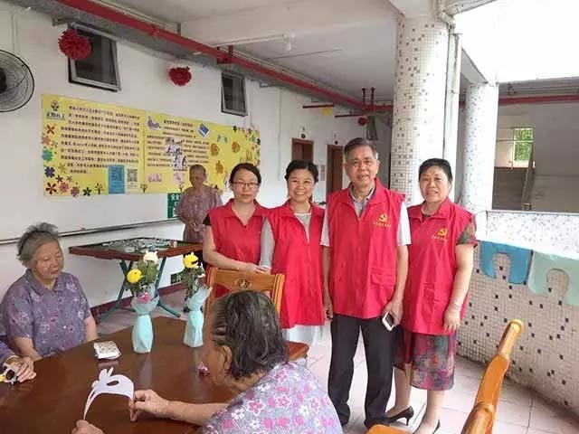 չʾ���ʵ�����ɡ�������С���ѧһ����