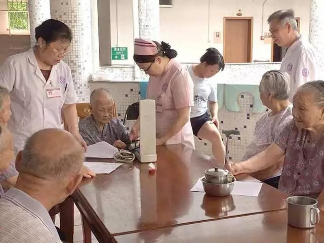 չʾ���ʵ�����ɡ�������С���ѧһ����