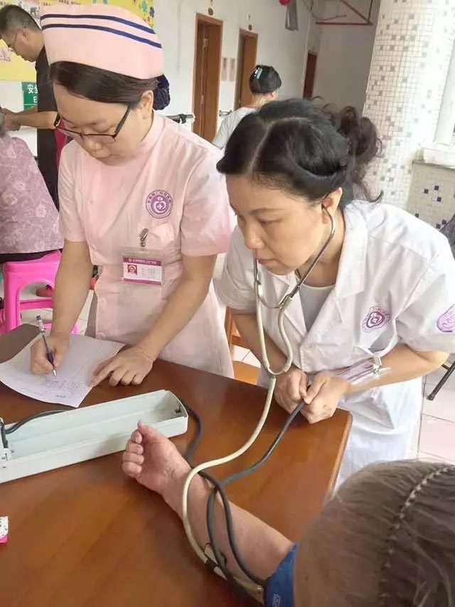 չʾ���ʵ�����ɡ�������С���ѧһ����