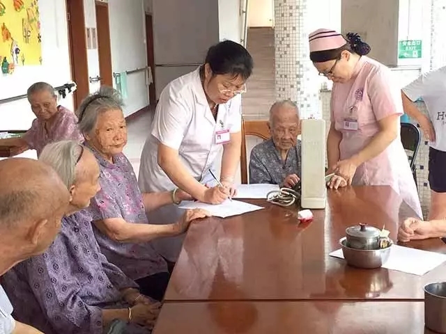 չʾ���ʵ�����ɡ�������С���ѧһ����